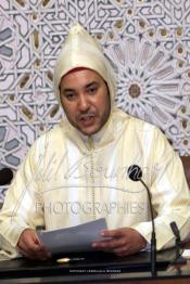 Image du Maroc Professionnelle de  Mohammed VI Roi du Maroc donnant un discours lors de l'ouverture de la session d'automne au parlement du Maroc à Rabat le 11 Octobre 2002 (Photo / Abdeljalil Bounhar)